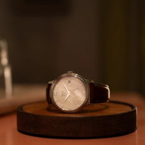 MO2101 MORELUND Watchmat in Dark Wood/Cognac Leather MO2101